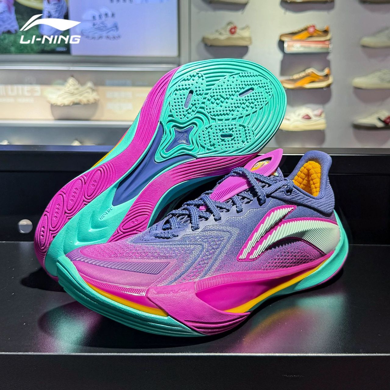 Li-Ning Sonic 13 V2 (modèle ABAV025)